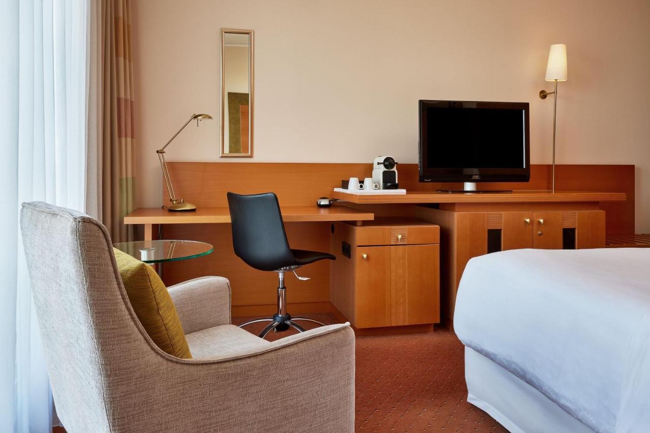Hotel Sheraton Airport 4*