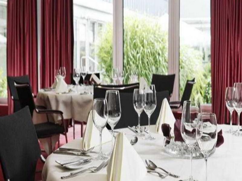 Sheraton Airport Hotel 4*